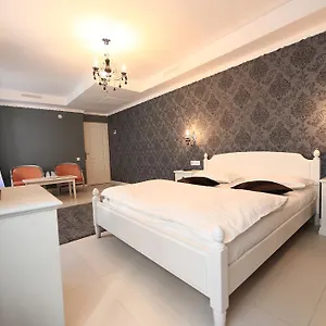 https://old-city-bucharest-nf-hotels.bucharesthotelsnow.com